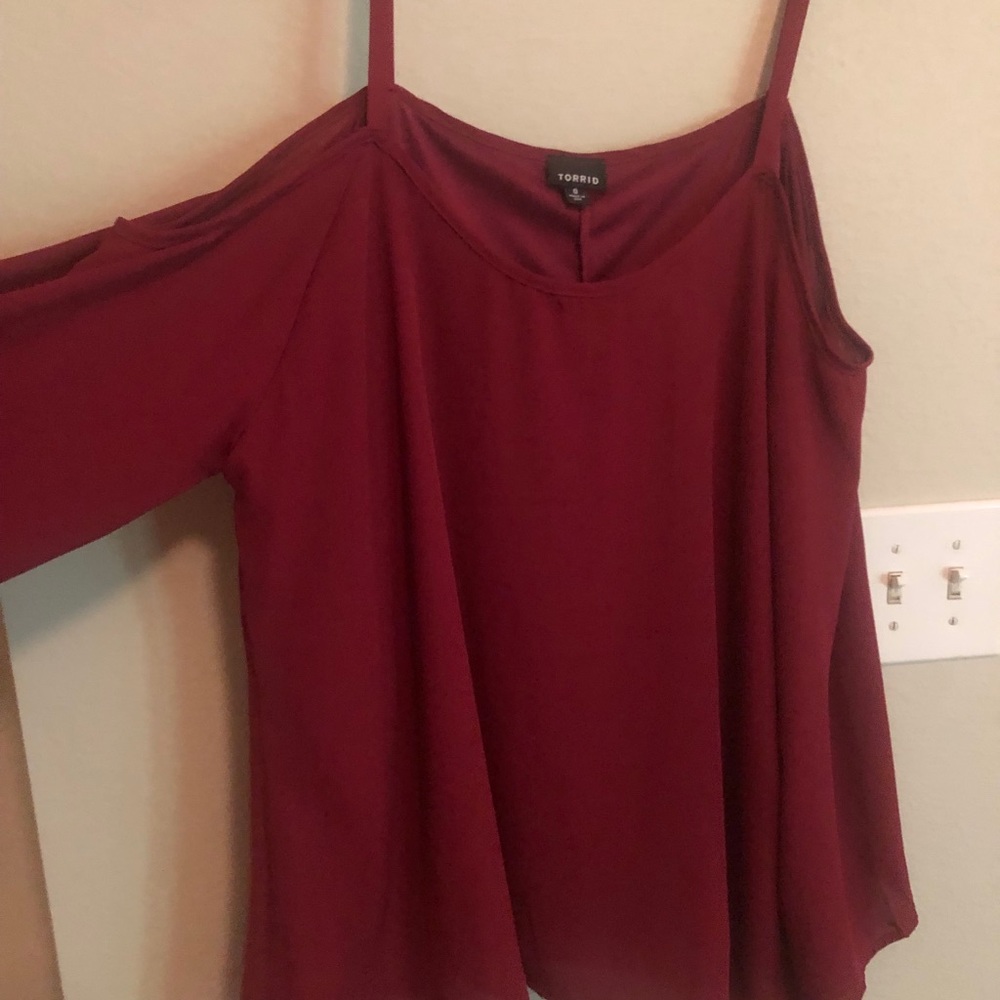 Cold shoulder top torrid size 0